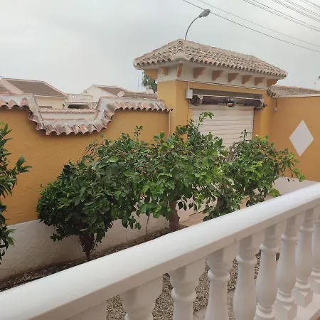 Semesterbostad Casa Piscina La Mata (Torrevieja)